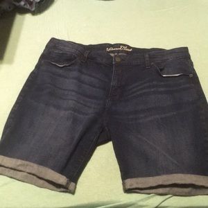 Bermuda jean shorts